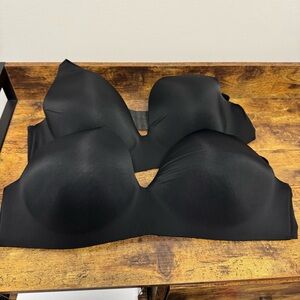 Bundle of 2 Victoria’s Secret T-Shirt Lightly Lined Wireless Brad Black Size 44C